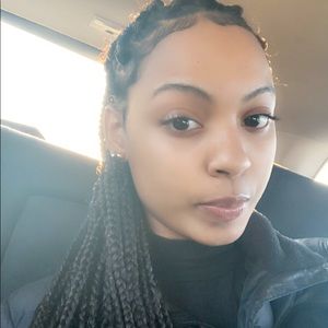 Meet your Posher, Alisia